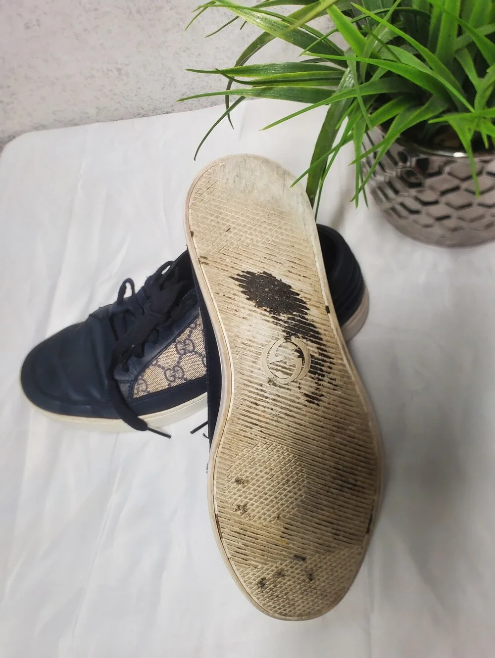 Gucci GG Supreme Monogram Low-Top Sneakers In A Midnigth Blue & Beige Size 8